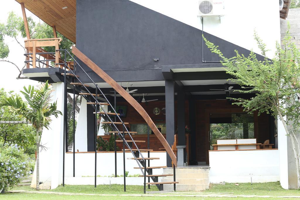 Eco Hotel Black & White - Anuradhapura Mihintale Luaran gambar