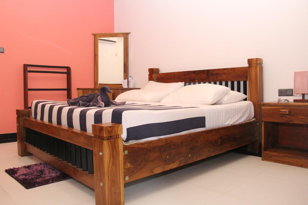 Eco Hotel Black & White - Anuradhapura Mihintale Luaran gambar