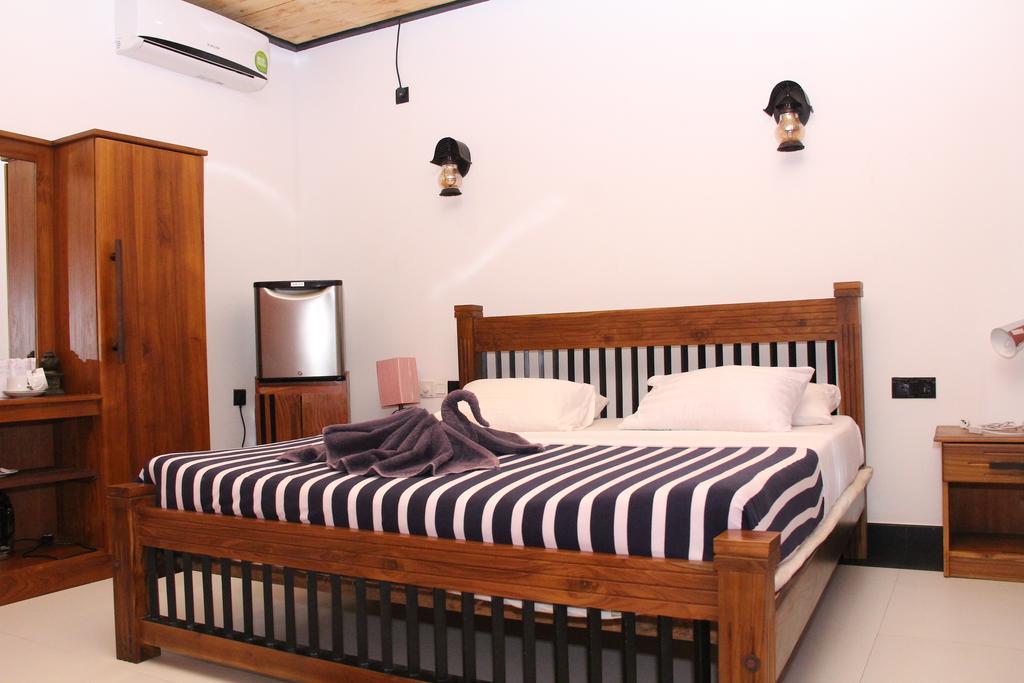 Eco Hotel Black & White - Anuradhapura Mihintale Luaran gambar