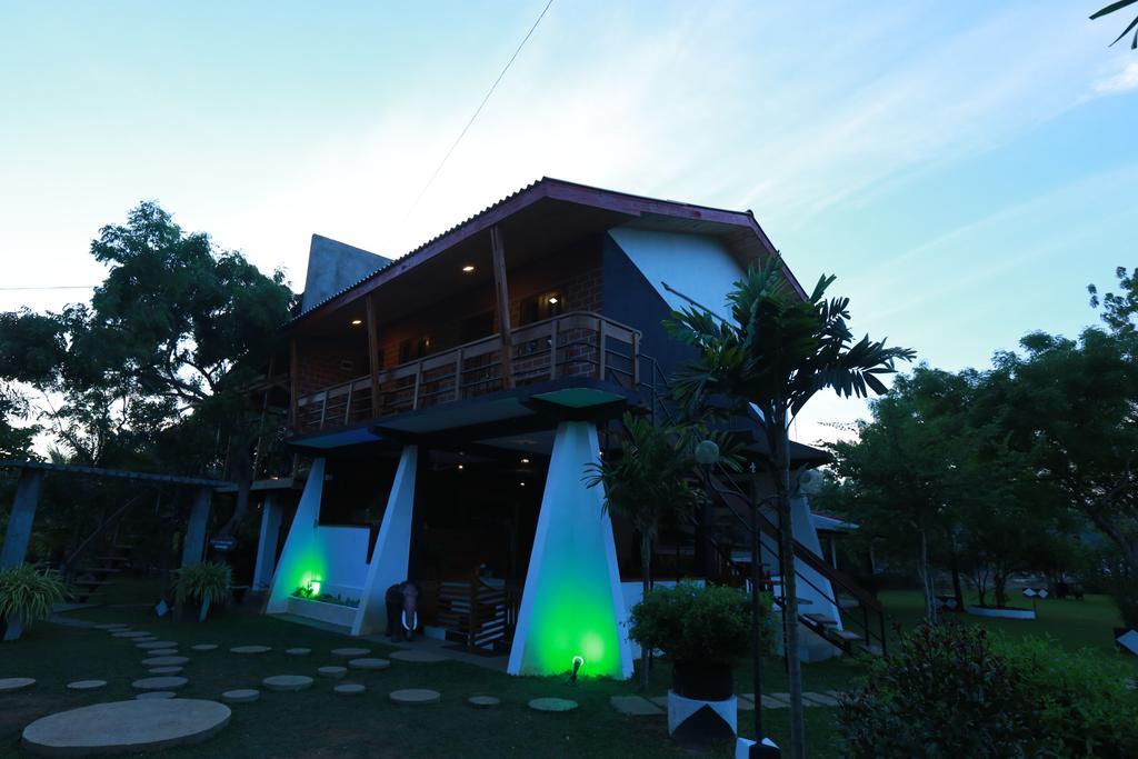 Eco Hotel Black & White - Anuradhapura Mihintale Luaran gambar