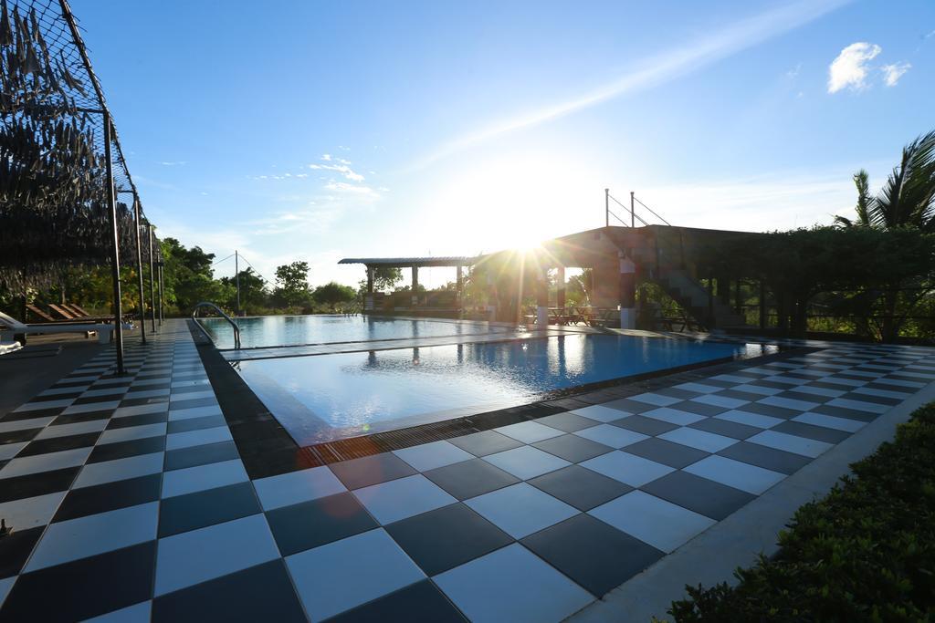 Eco Hotel Black & White - Anuradhapura Mihintale Luaran gambar