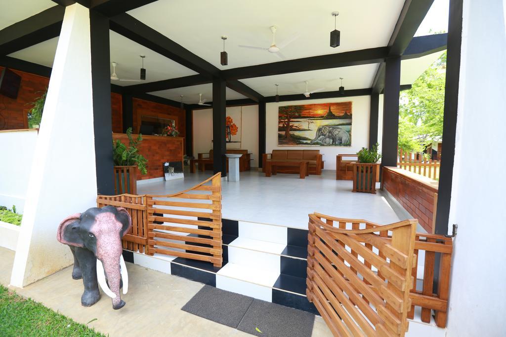 Eco Hotel Black & White - Anuradhapura Mihintale Luaran gambar