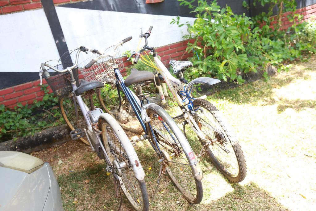 Eco Hotel Black & White - Anuradhapura Mihintale Luaran gambar