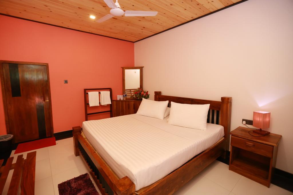 Eco Hotel Black & White - Anuradhapura Mihintale Luaran gambar