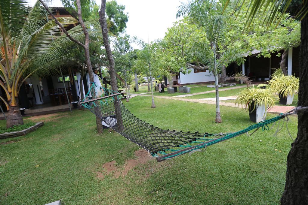 Eco Hotel Black & White - Anuradhapura Mihintale Luaran gambar
