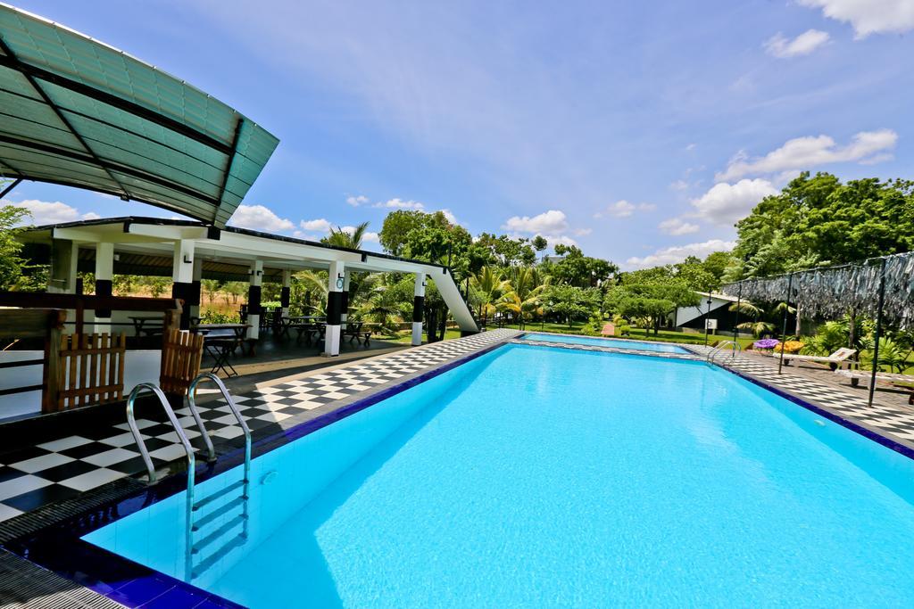 Eco Hotel Black & White - Anuradhapura Mihintale Luaran gambar