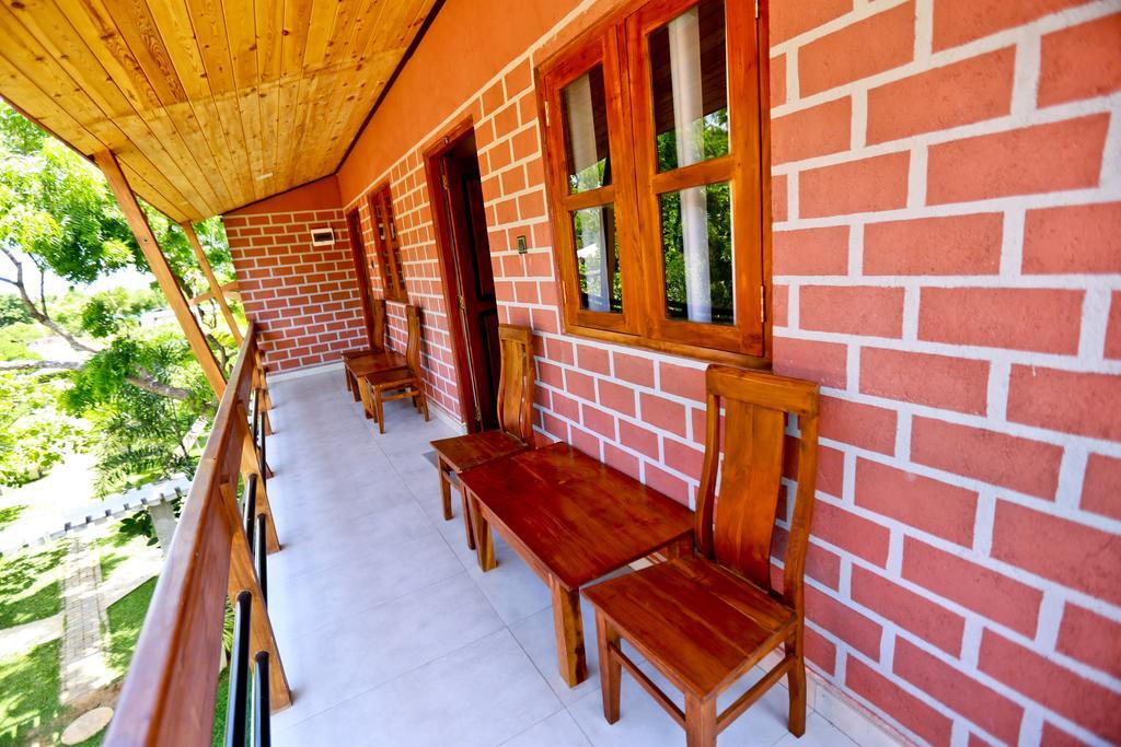 Eco Hotel Black & White - Anuradhapura Mihintale Luaran gambar