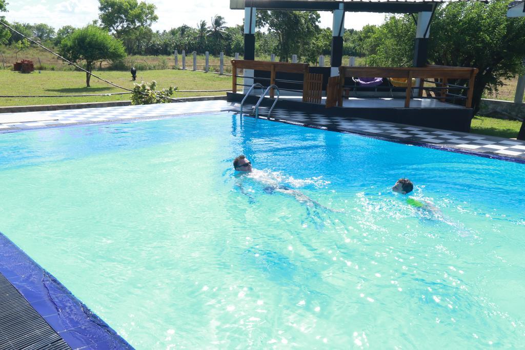 Eco Hotel Black & White - Anuradhapura Mihintale Luaran gambar