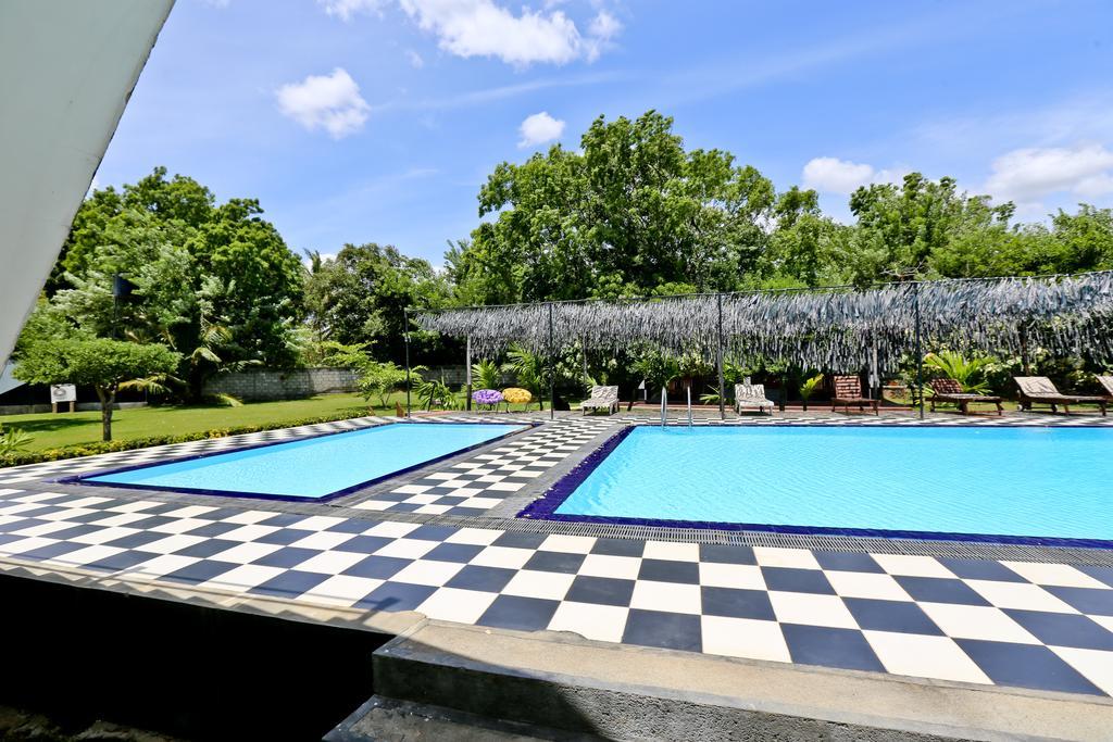 Eco Hotel Black & White - Anuradhapura Mihintale Luaran gambar