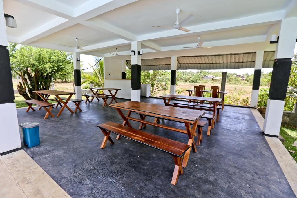 Eco Hotel Black & White - Anuradhapura Mihintale Luaran gambar