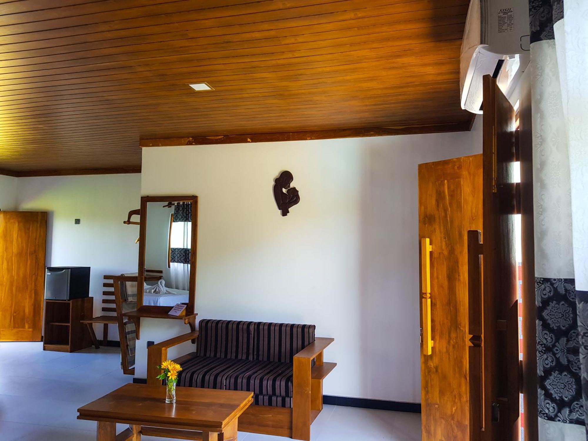 Eco Hotel Black & White - Anuradhapura Mihintale Luaran gambar