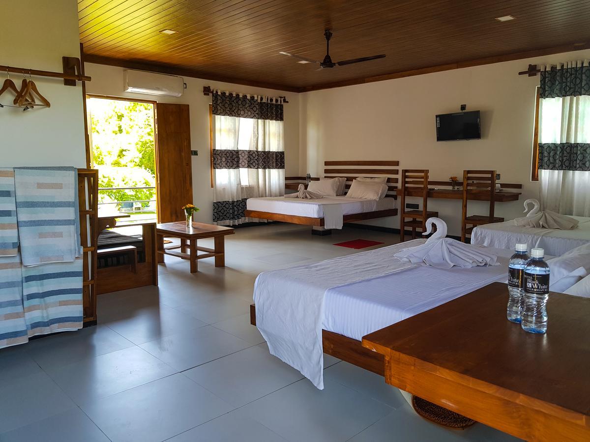 Eco Hotel Black & White - Anuradhapura Mihintale Luaran gambar